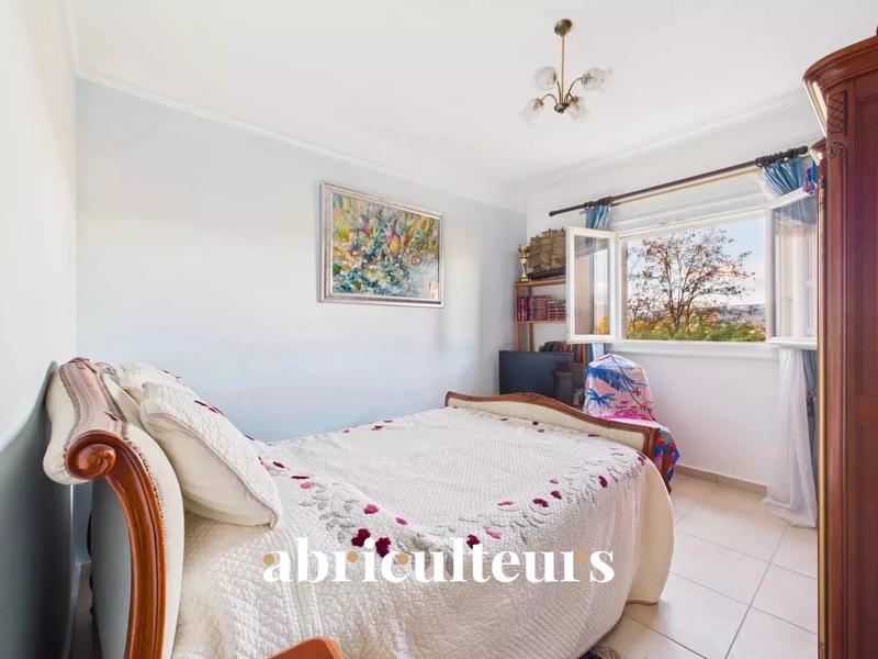 Maison - 232 m² - 8 pièces