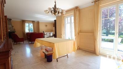 Maison - 180 m² - 7 pièces