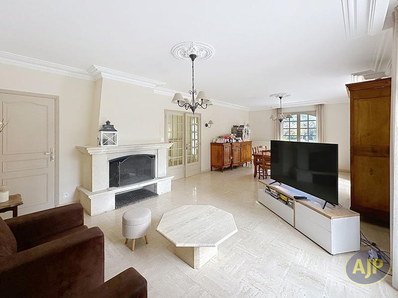 Maison - 262 m² - 8 pièces