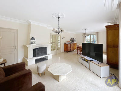 Maison - 262 m² - 8 pièces