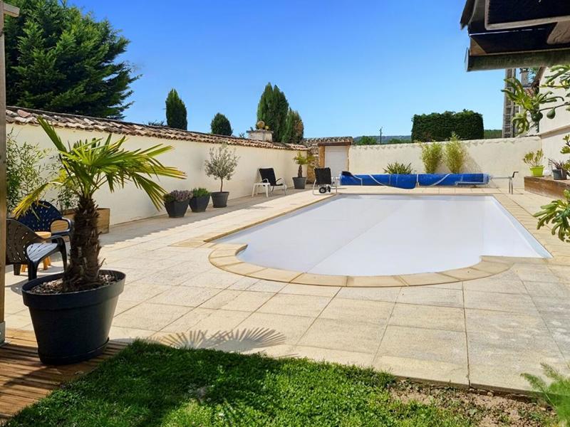 Maison - 221 m² - 8 pièces