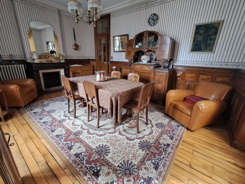 Maison - 260 m² - 11 pièces