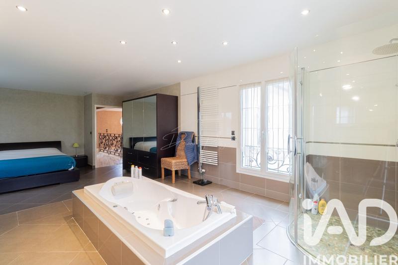 Maison - 338 m² - 10 pièces