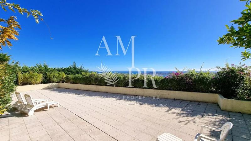 Villa - 300 m² - 7 pièces