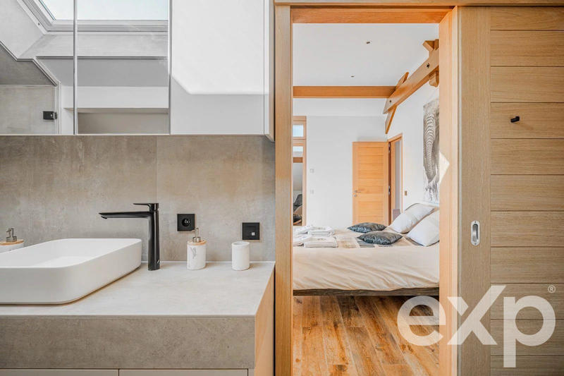 Maison - 393 m² - 12 pièces