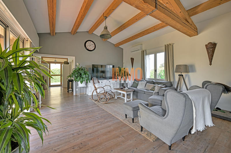 Villa - 215 m² - 8 pièces