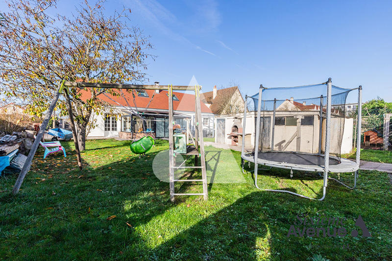 Maison - 121 m² - 6 pièces