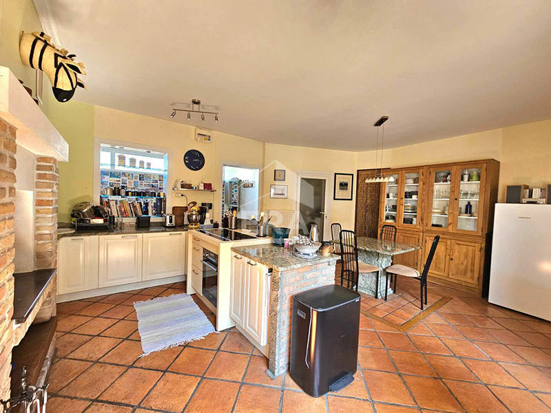 Maison - 240 m² - 9 pièces