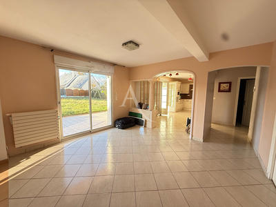 Maison - 232 m² - 8 pièces