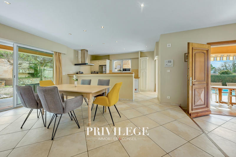 Villa - 240 m² - 8 pièces