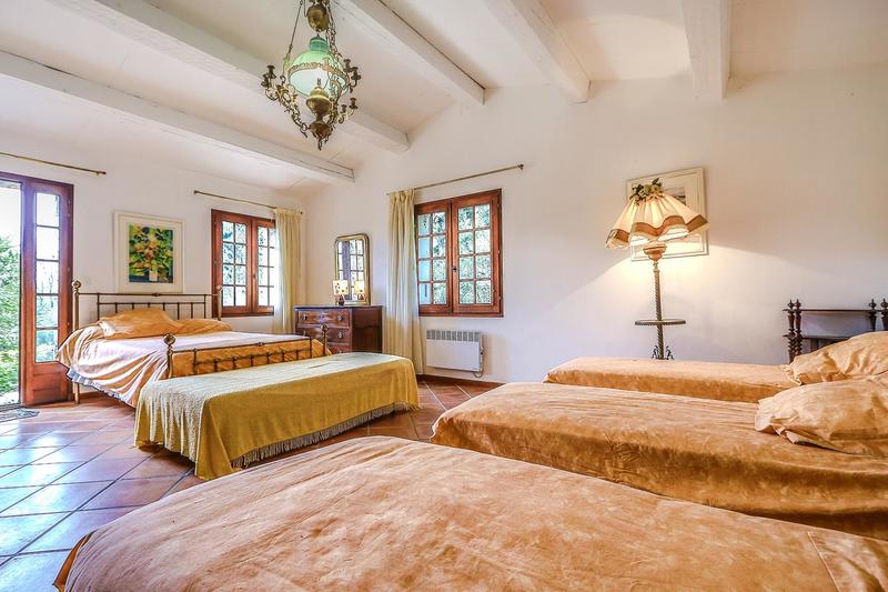 Propriété - 234 m² - 8 pièces