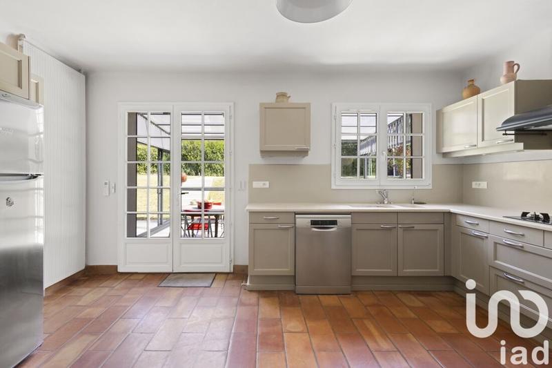 Maison - 220 m² - 5 pièces