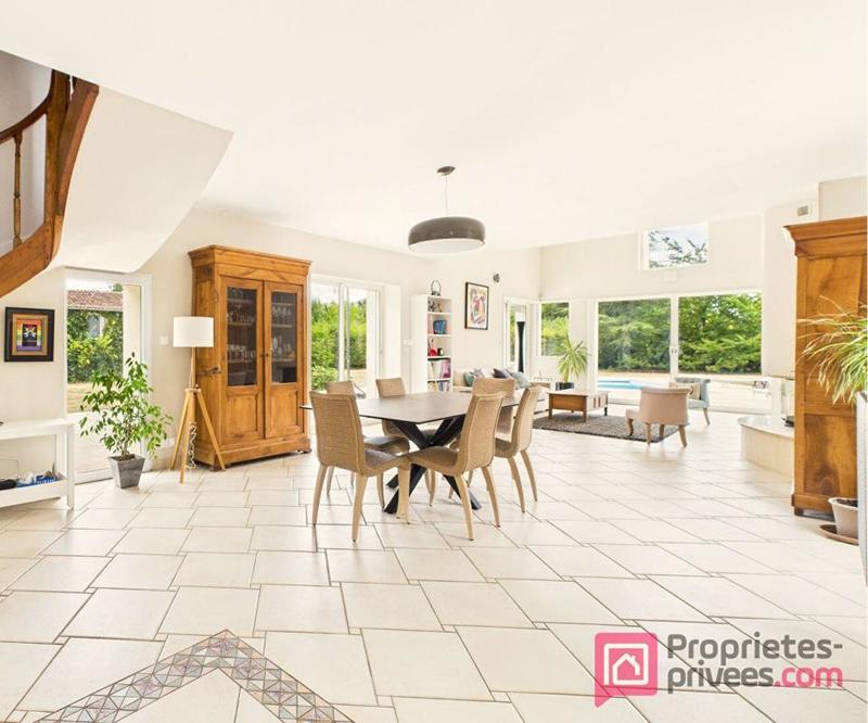 Propriété - 300 m² - 7 pièces