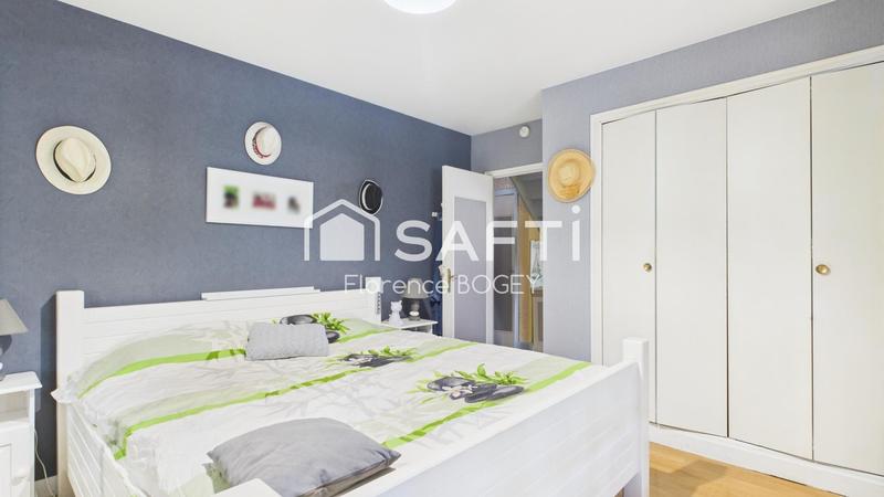 Maison - 234 m² - 8 pièces