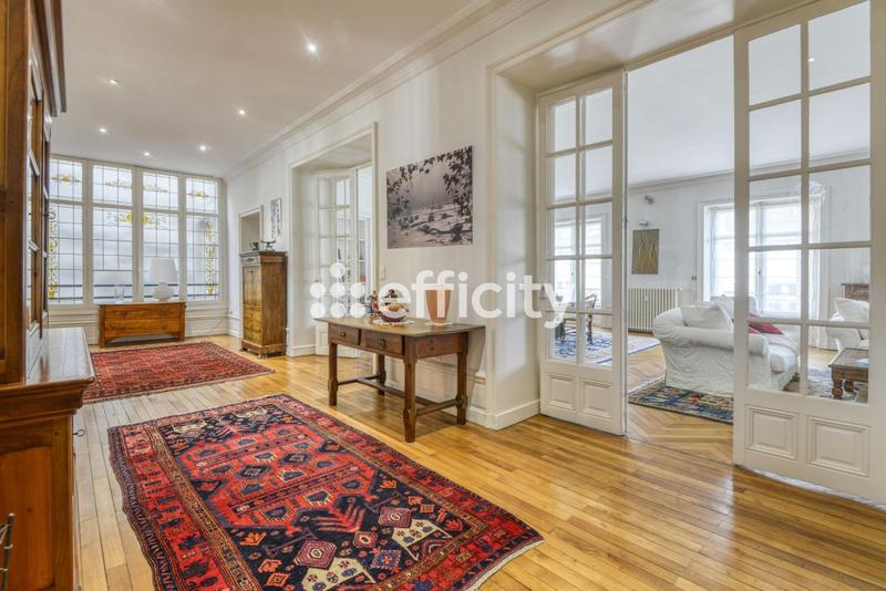 Appartement - 231 m² - 5 pièces