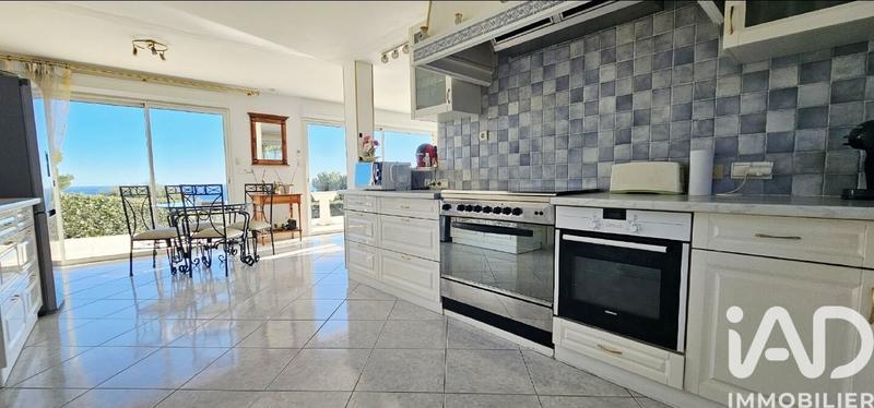 Maison - 250 m² - 7 pièces