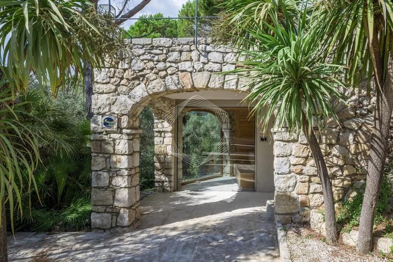 Appartement - 259 m² - 9 pièces