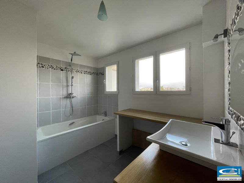 Appartement - 100 m² - 4 pièces