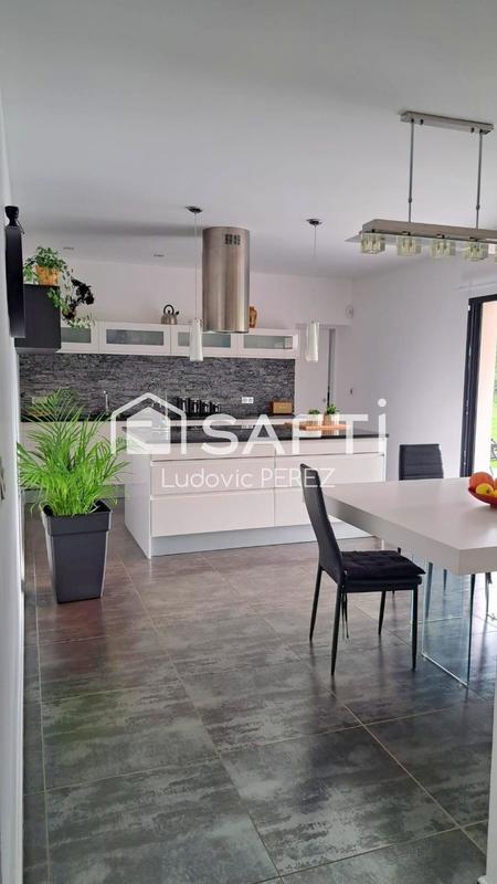 Maison - 290 m² - 5 pièces