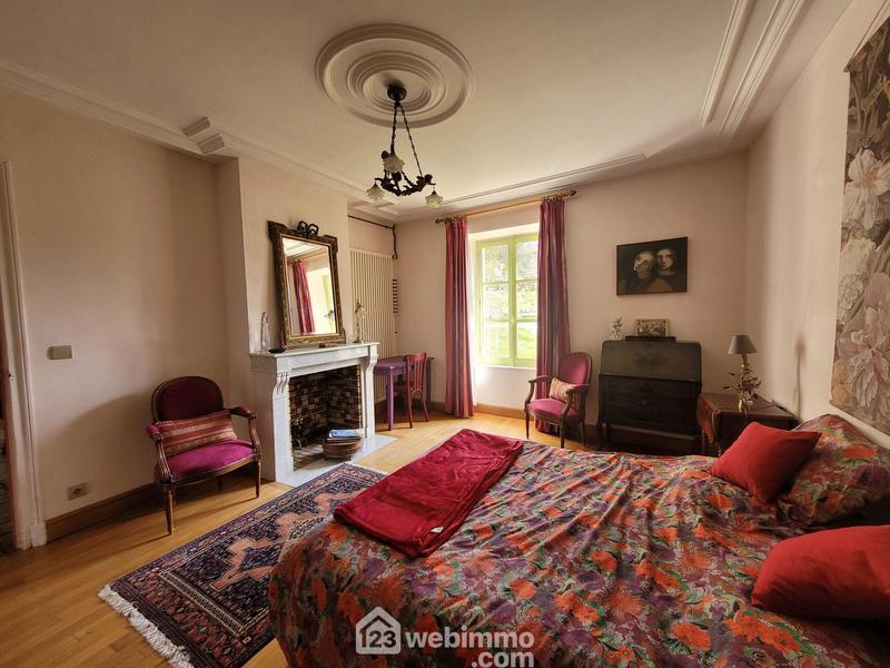 Maison - 338 m² - 10 pièces