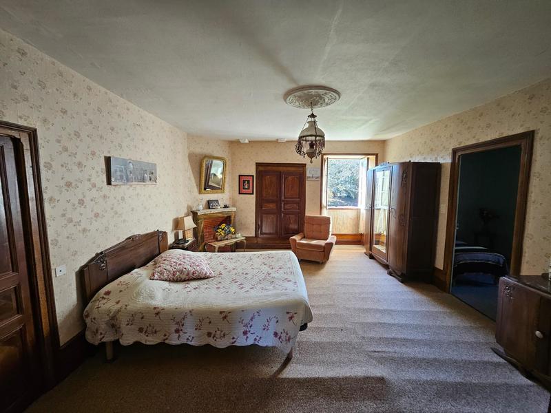 Propriété - 243 m² - 9 pièces