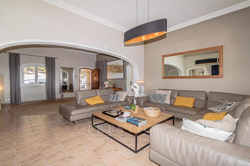 Maison - 179 m² - 8 pièces