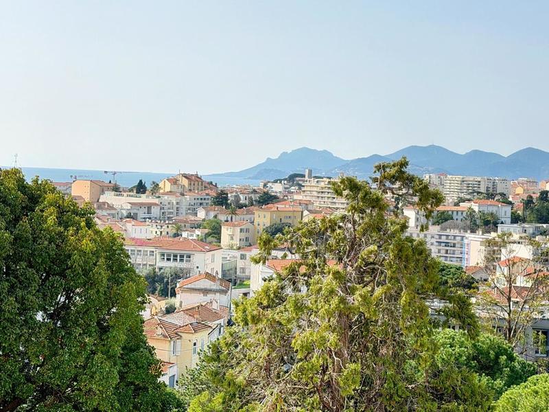 Appartement bourgeois - 174 m² - 6 pièces