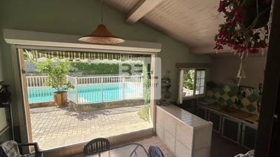 Villa - 100 m² - 5 pièces