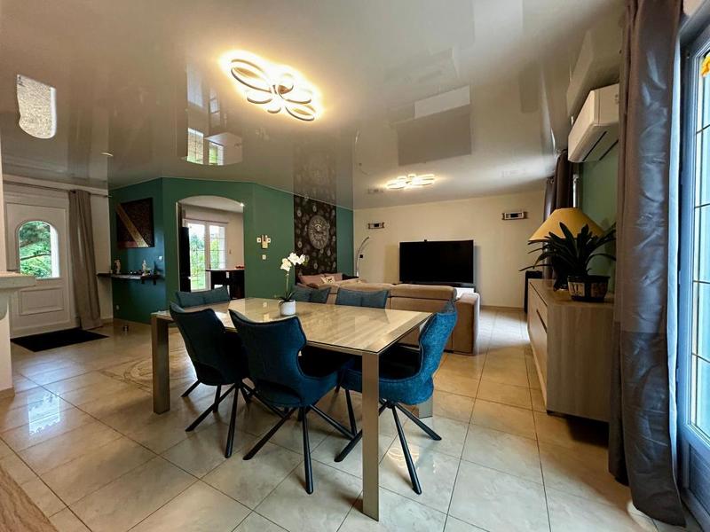 Maison - 206 m² - 7 pièces