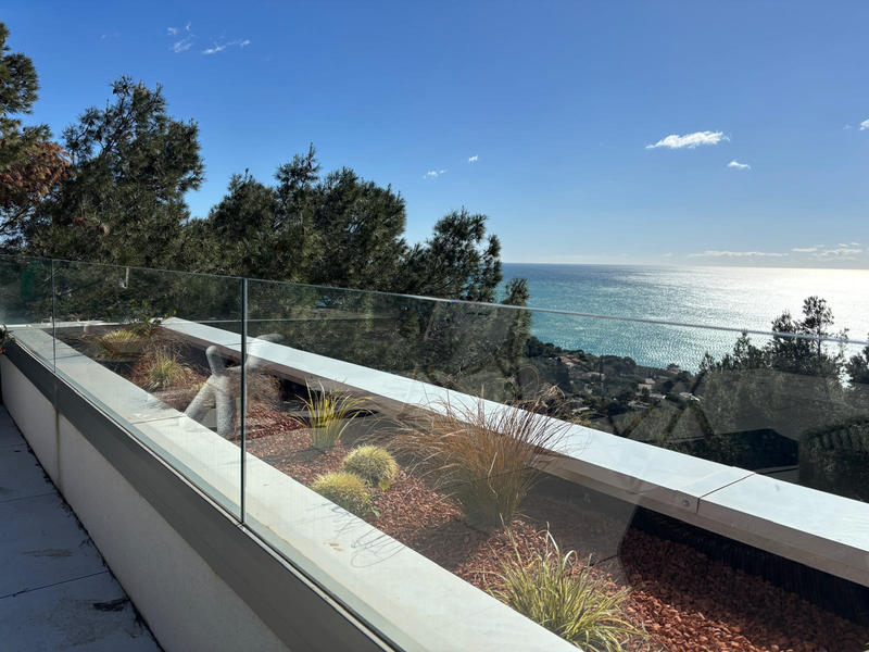 Maison - 280 m² - 8 pièces