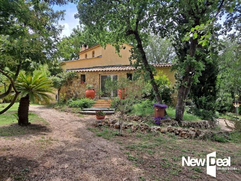 Maison - 245 m² - 7 pièces