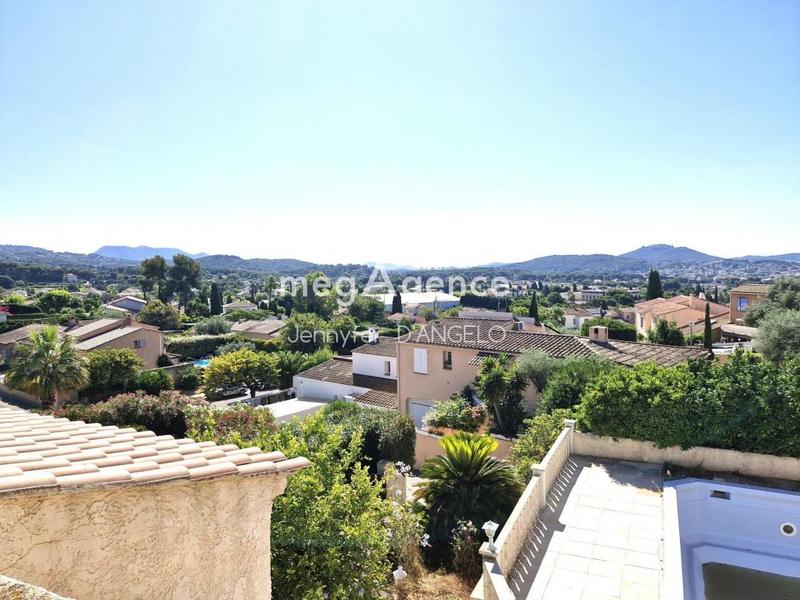 Maison - 249 m² - 6 pièces