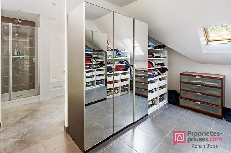 Maison - 220 m² - 8 pièces