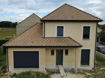 Maison - 90 m² - 5 pièces