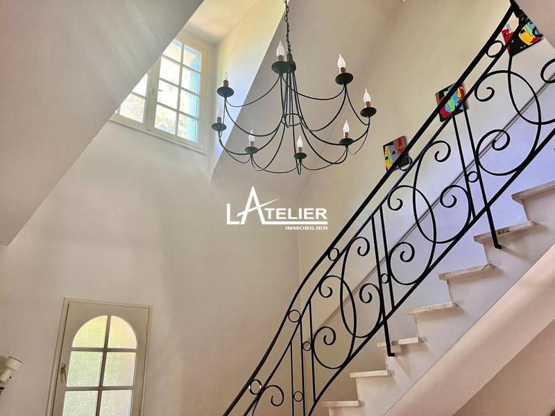 Maison - 220 m² - 7 pièces