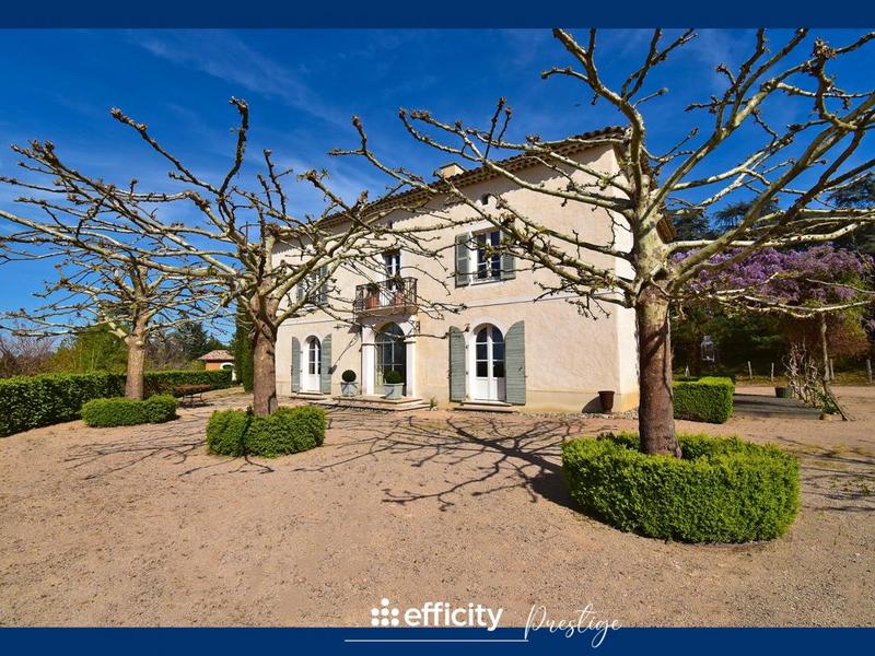 Maison - 400 m² - 8 pièces