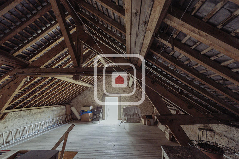 Maison - 222 m² - 8 pièces