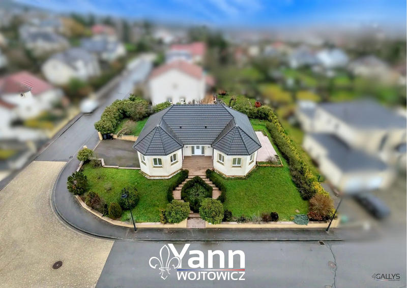 Maison - 231 m² - 7 pièces