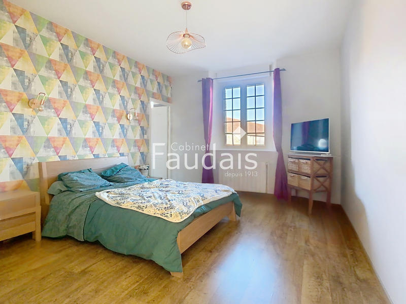 Maison - 382 m² - 13 pièces