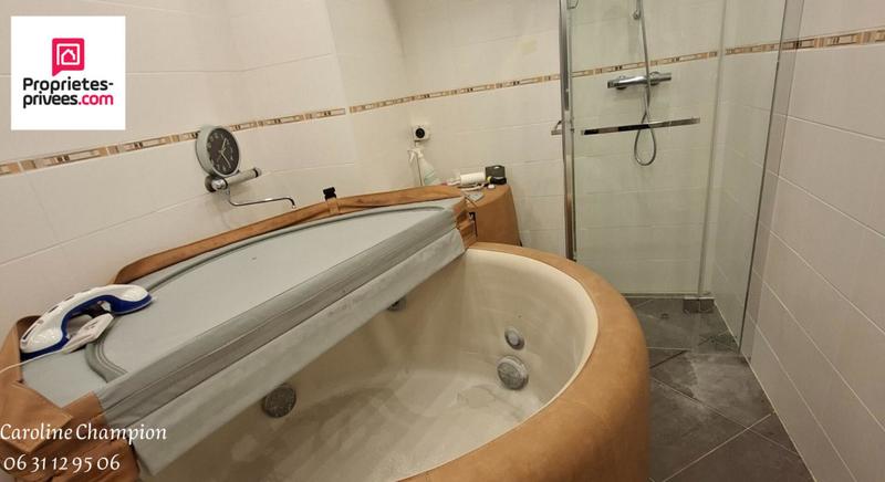 Maison - 214 m² - 7 pièces