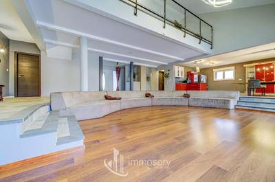 Maison - 240 m² - 7 pièces