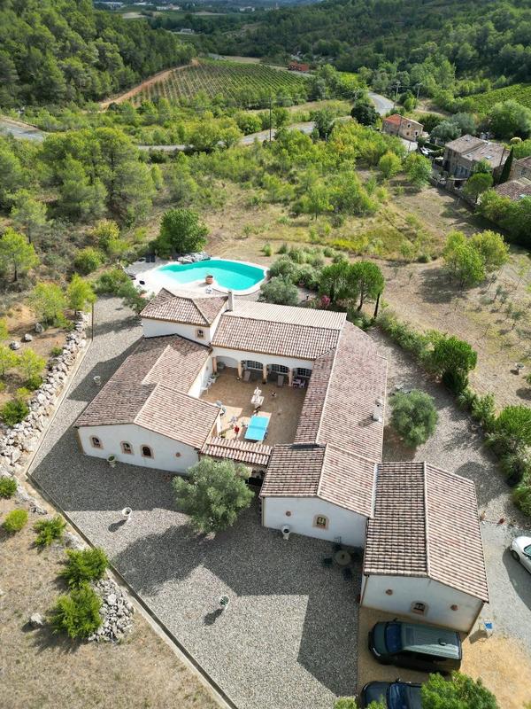 Demeure - 225 m² - 7 pièces