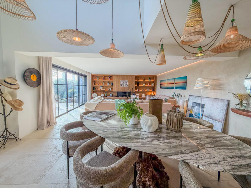 Maison traditionnelle - 245 m² - 5 pièces