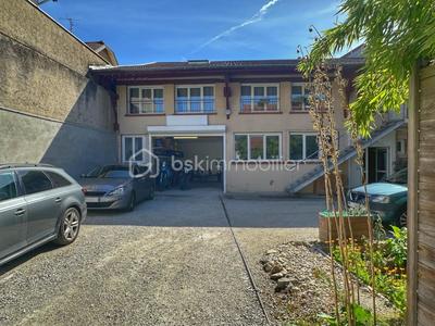 Bureau - 145 m² - 1 pièce