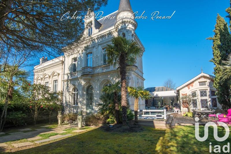 Maison - 225 m² - 10 pièces