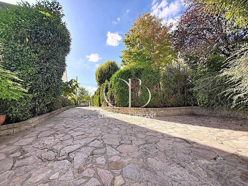 Maison - 200 m² - 8 pièces