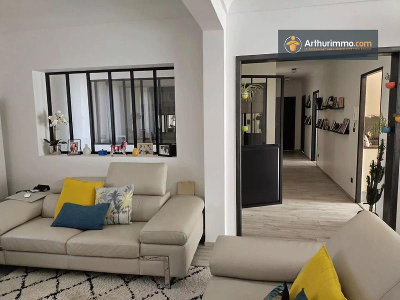 Maison - 235 m² - 8 pièces