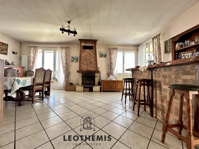 Maison traditionnelle - 185 m² - 9 pièces