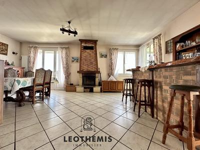 Maison traditionnelle - 185 m² - 9 pièces