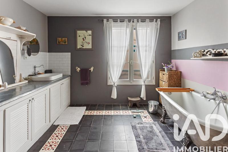 Maison - 215 m² - 8 pièces